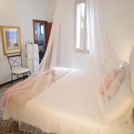 Old Town Secret Garden Apartment Alghero Bagian luar foto