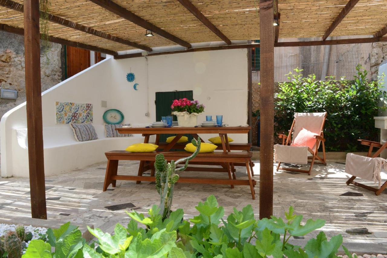 Old Town Secret Garden Apartment Alghero Bagian luar foto