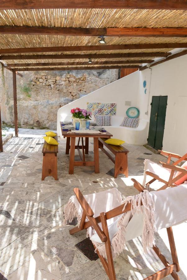 Old Town Secret Garden Apartment Alghero Bagian luar foto