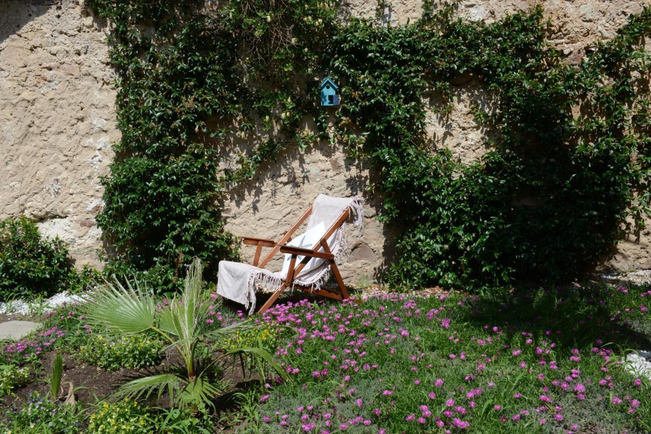 Old Town Secret Garden Apartment Alghero Bagian luar foto