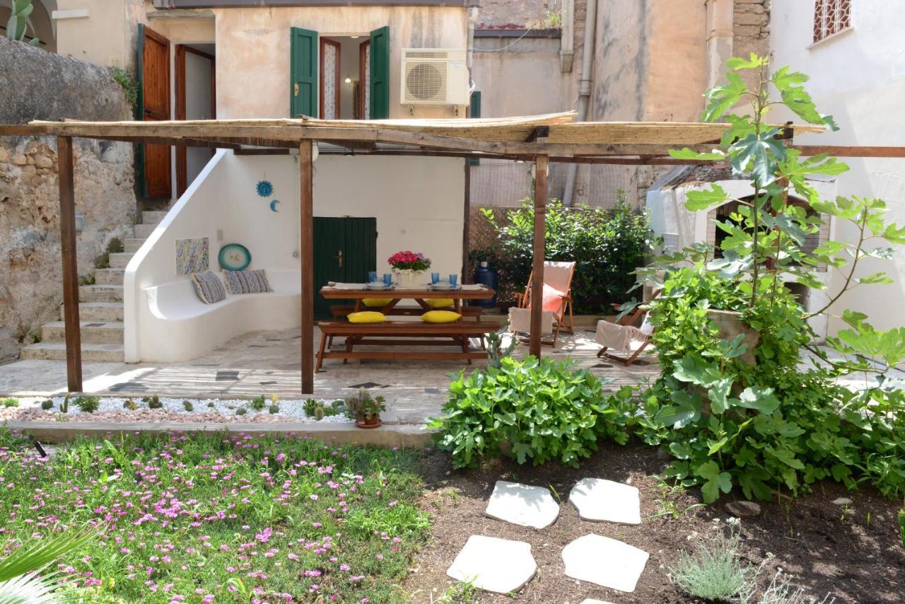 Old Town Secret Garden Apartment Alghero Bagian luar foto