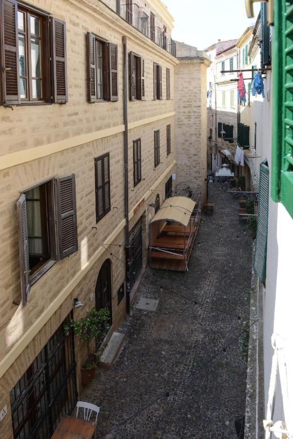 Old Town Secret Garden Apartment Alghero Bagian luar foto