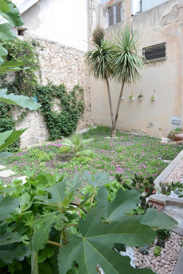 Old Town Secret Garden Apartment Alghero Bagian luar foto