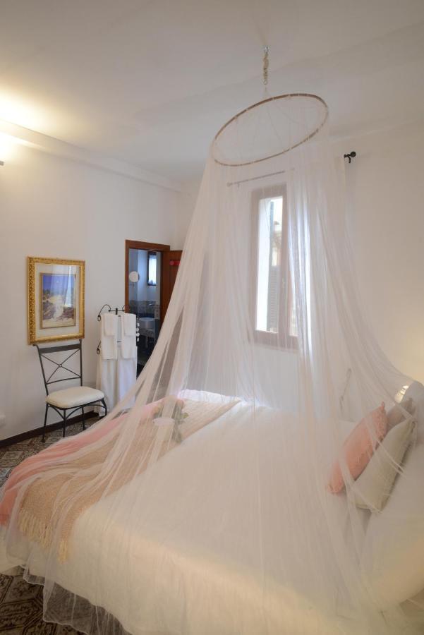 Old Town Secret Garden Apartment Alghero Bagian luar foto