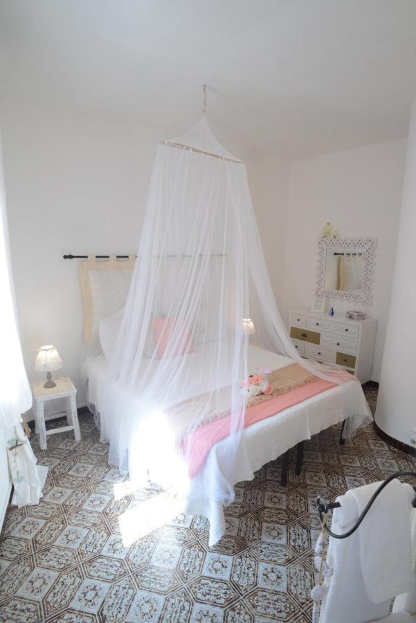 Old Town Secret Garden Apartment Alghero Bagian luar foto